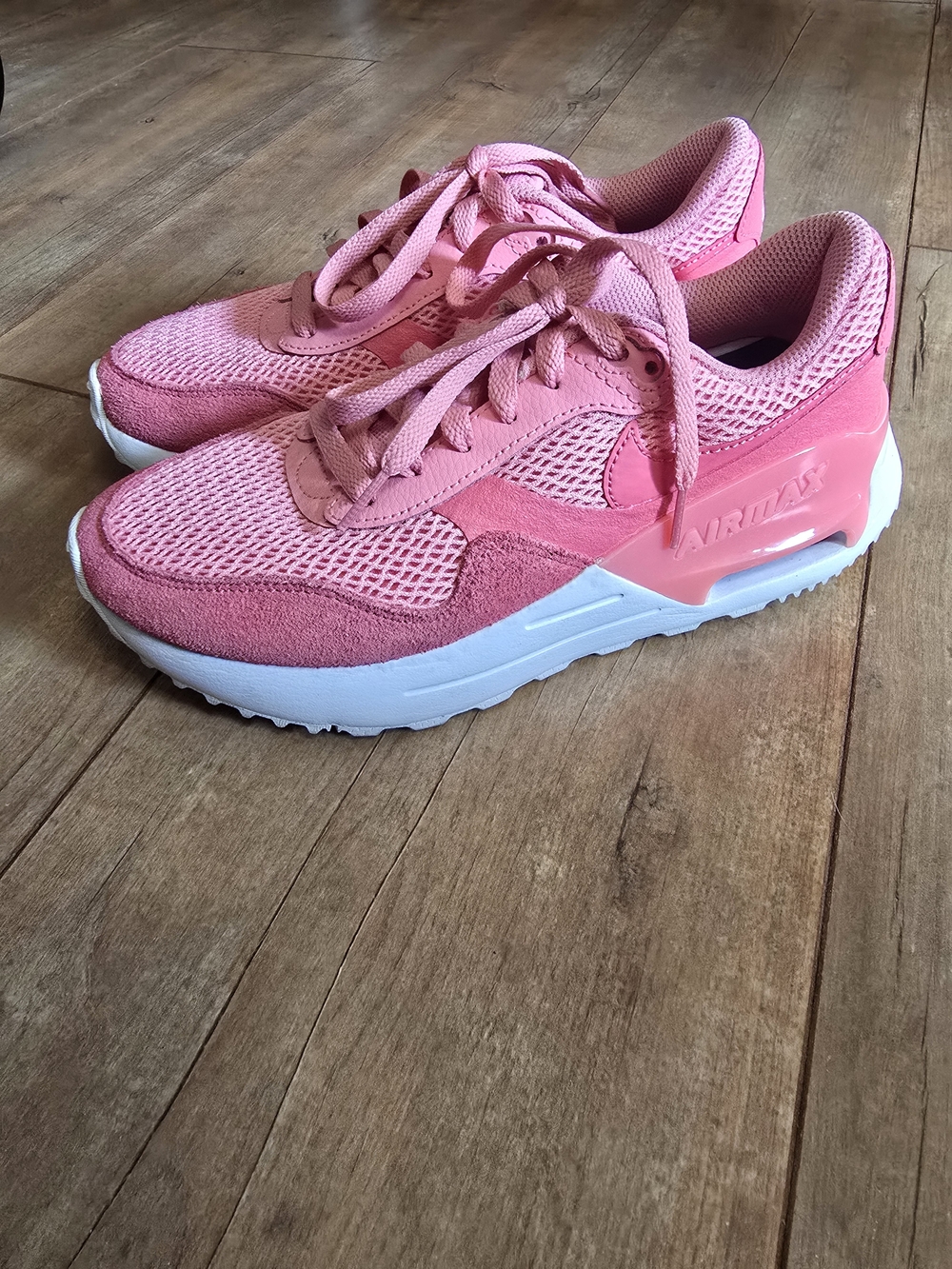 Women's Nike Air Max Pink Coral Sneakers Size 7 In Excellent Condition